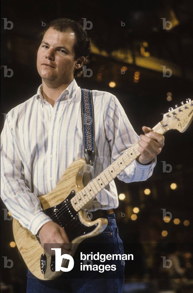 American pop singer Christopher Cross performing (about 1985)/Il cantante pop Christopher Cross durante un concerto (1985 circa) -