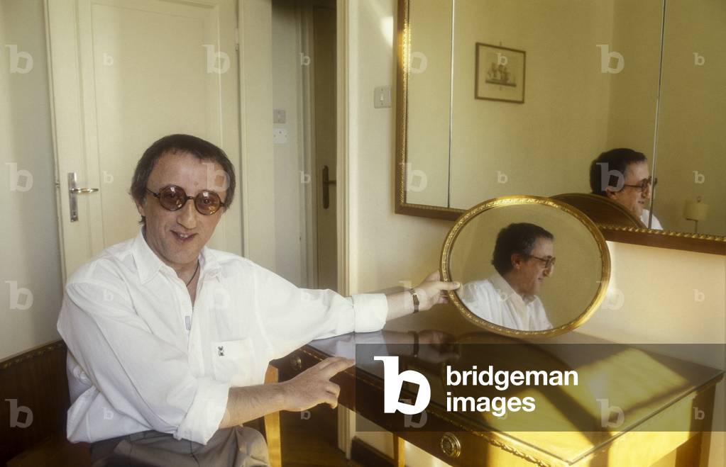 Venice Film Festival 1986. Actor Carlo delle Piane in his room at Des Bains Hotel/Venice Film Festival. L'attore Carlo delle Piane welcomes you at the hotel Des Bains -