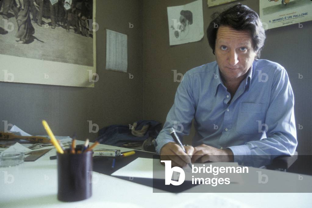 Rome, about 1985. Italian satire cartoonist Giorgio Forattini in his studio/Roma, 1985 circa. Il disegnatore satirico Giorgio Forattini nel suo studio -