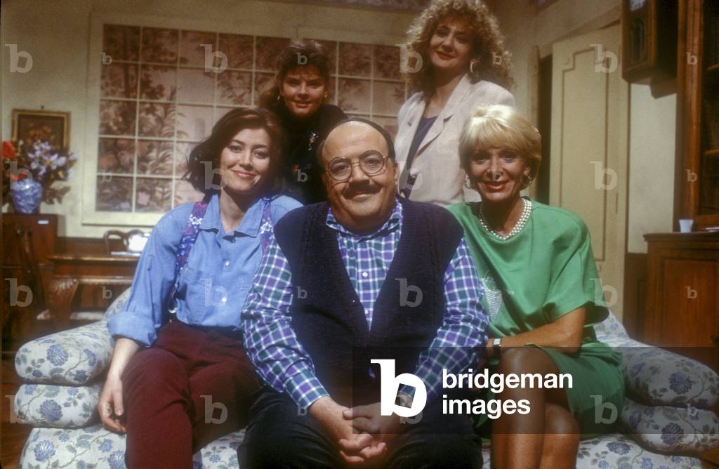Rome, 1989. Actresses Sabina Guzzanti, Ingrid Schoeller, Linda Celani, Monica Scattini and Italian TV presenter Maurizio Costanzo on the set of the TV movie 