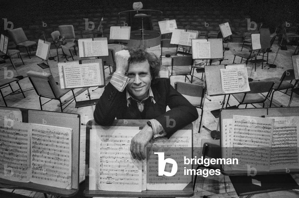 Rome, Pius XII Auditorium (concert hall of the Santa Cecilia Academy Orchestra), about 1980. Dutch conductor Hubert Soudant/Roma, Auditorium Pio XII (sede dei concerti dell'Accademia nazionale di Santa Cecilia), 1980 circa. He orchestra direttore Hubert Soudant -