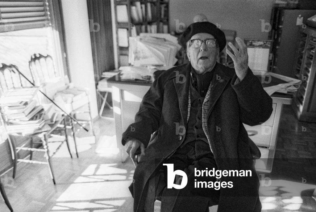 Lugano, Switzerland, 1981. Italian writer Giuseppe Prezzolini in his house/Lugano, Svizzera, 1981. Lo scrittore Giuseppe Prezzolini nella sua casa -