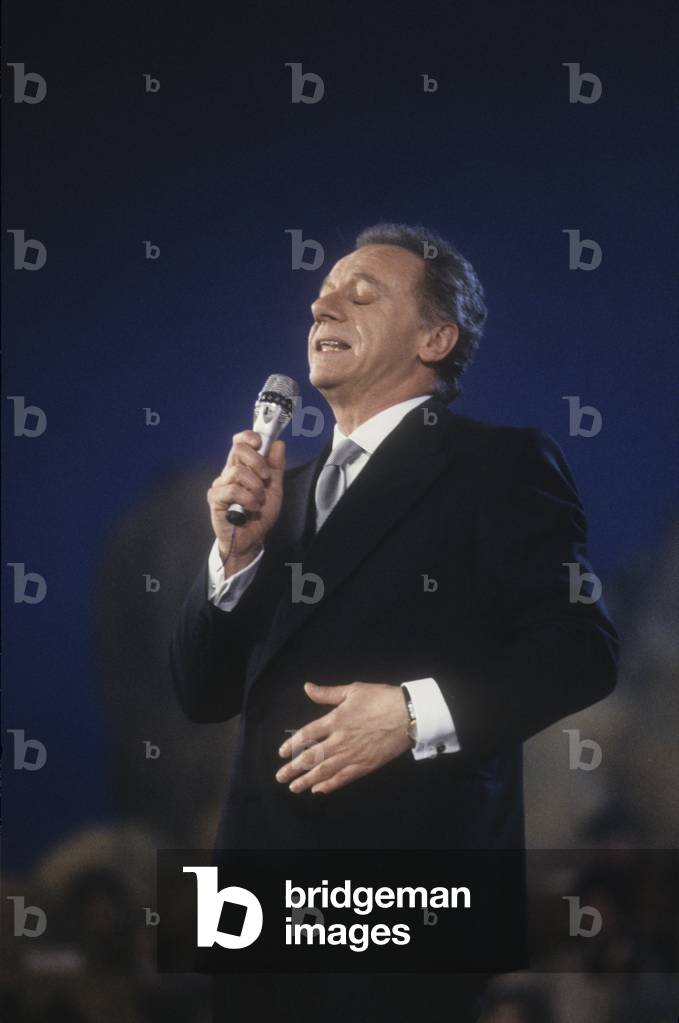 Italian pop singer Johnny Dorelli, TV presenter of Sanremo Music Festival 1990 (with Gabriella Carlucci) (photo)