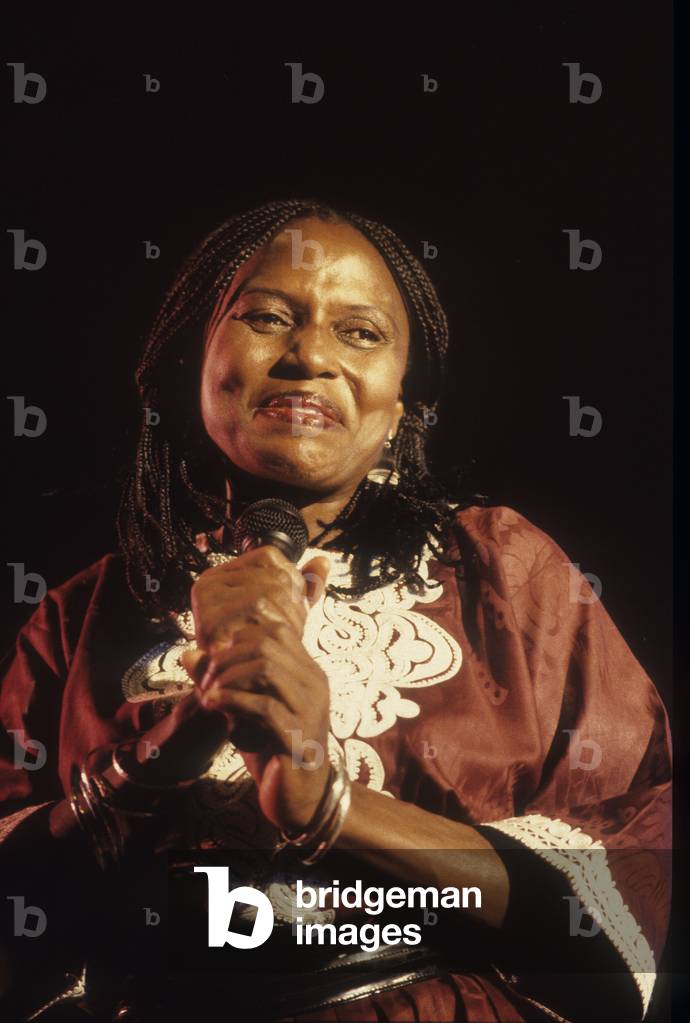 South African singer Miriam Makeba (about 1980)/La cantante Miriam Makeba (1980 circa) -