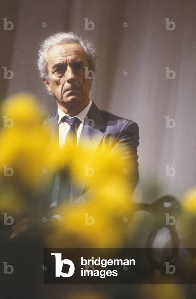 Venice Film Festival, 1983. Italian movie director Michelangelo Antonioni at the ceremony for his Golden Lion award for lifetime achievement (photo)