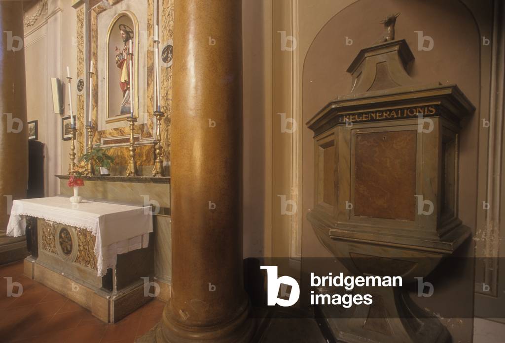 Recanati, baptismal font in the church of Santa Maria in Montemorello, where Giacomo Leopardi was baptized/Recanati, fonte battesimale nella chiesa di Santa Maria in Montemorello, dove fu battezzato Giacomo Leopardi -