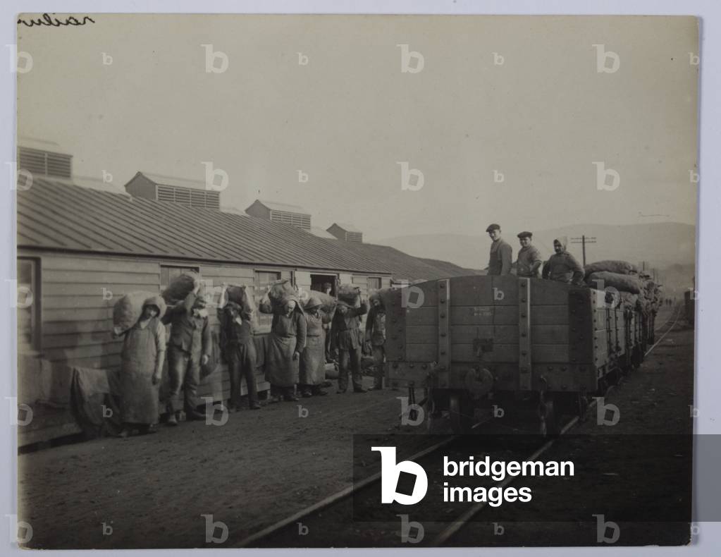 First World War internees, railway working party, Knockaloe Camp, Isle of Man, 1914-18 (b/w photo)