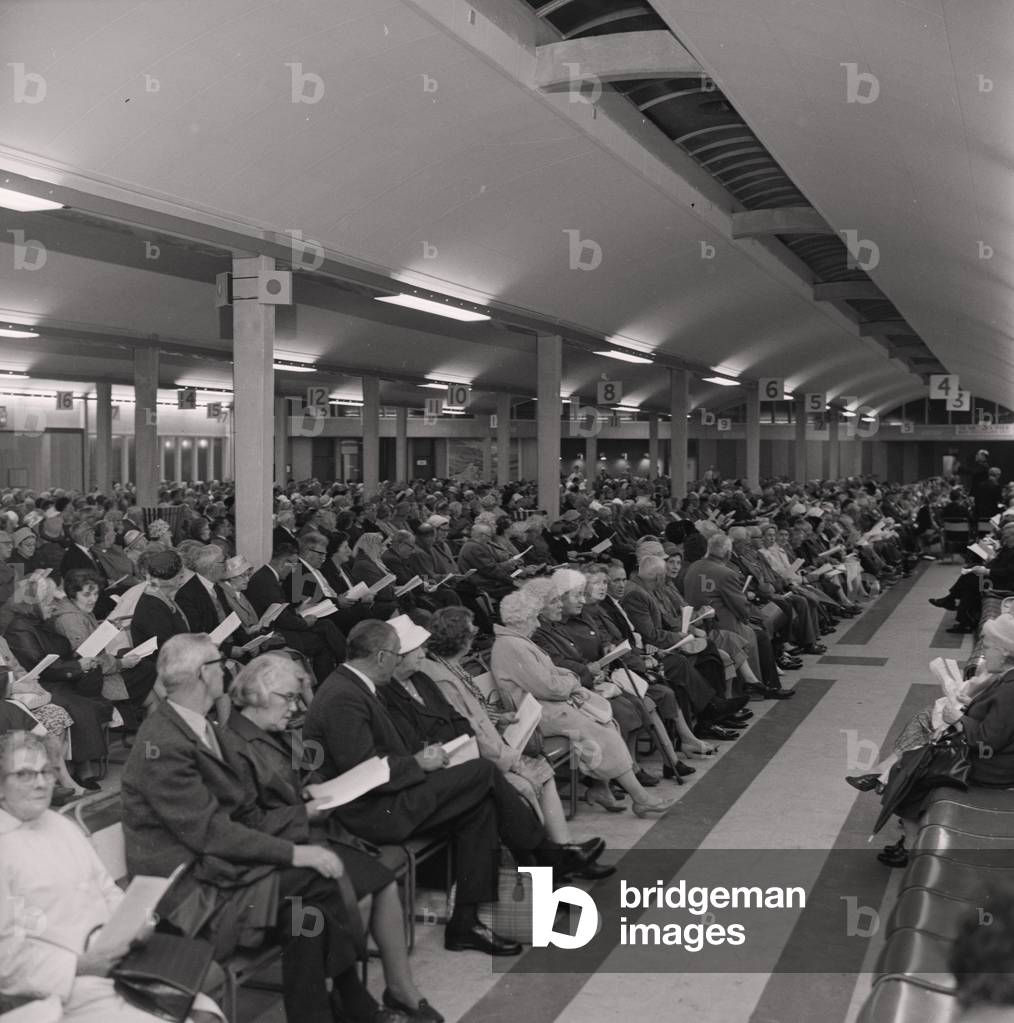 Hymn singing at the Sea Terminal, August 1966 (b/w photo)