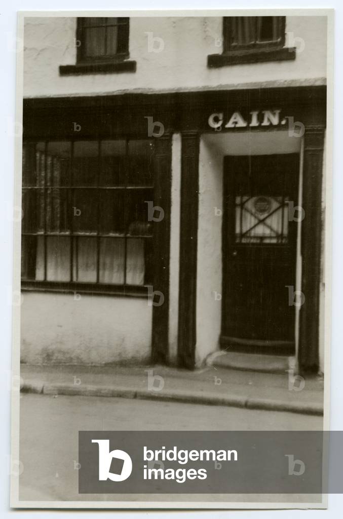 Cain's window, New Bond St, Douglas, Isle of Man, 1932-34 (b/w photo)