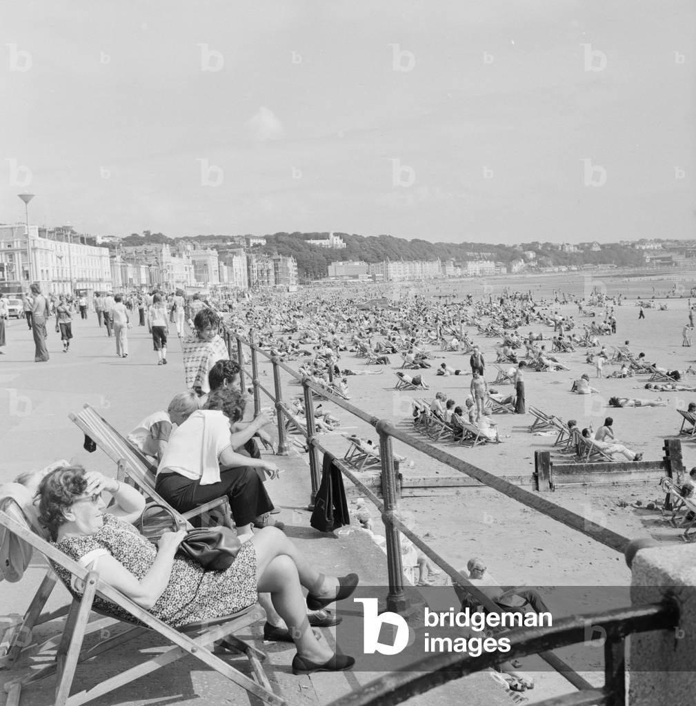 Holidaymakers on Douglas beach, July 1975 (b/w photo)
