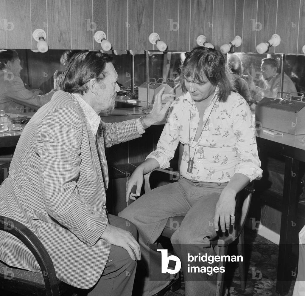 Karma hypnotising Grumble Weed, July 1976 (b/w photo)