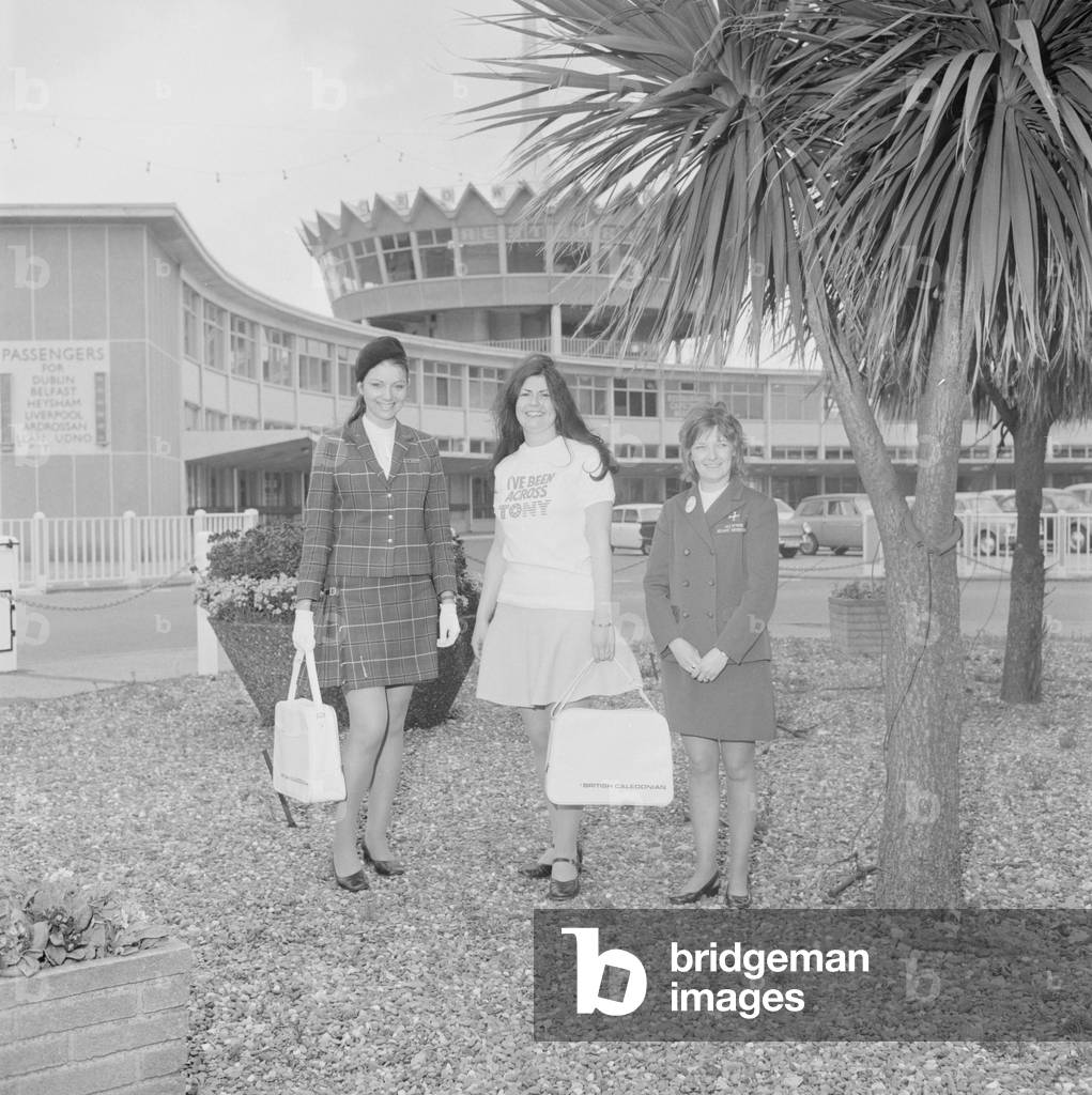 Tourism workers at the Sea Terminal, May 1973 (b/w photo)