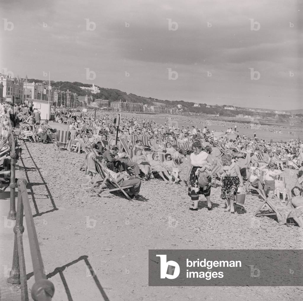 Douglas beach, Isle of Man, August 1958 (b/w photo)