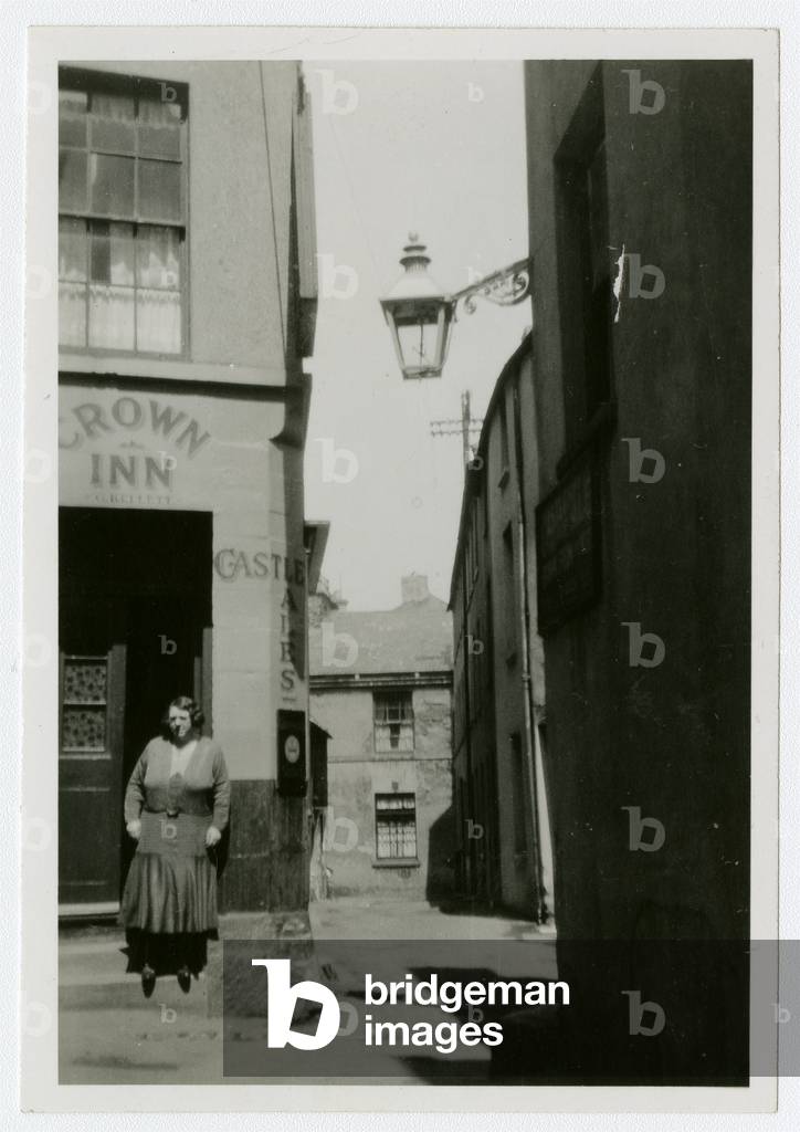 Crown Inn and view into Muckle's Gate, Douglas, Isle of Man, 1932-34 (b/w photo)