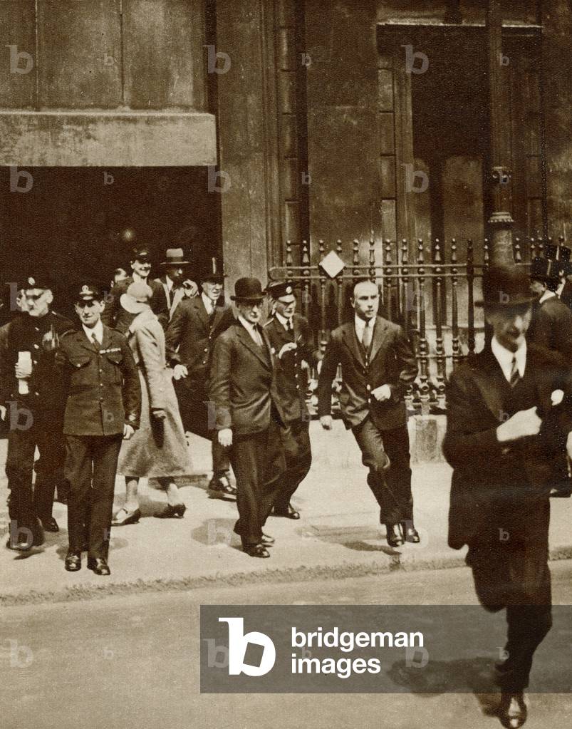 The great financial crisis of 1931, clerks rushing out of the bank after the fall of the bank rate to tell the brokers on the Stock Exchange.  From The Story of 25 Eventful Years in Pictures published 1935