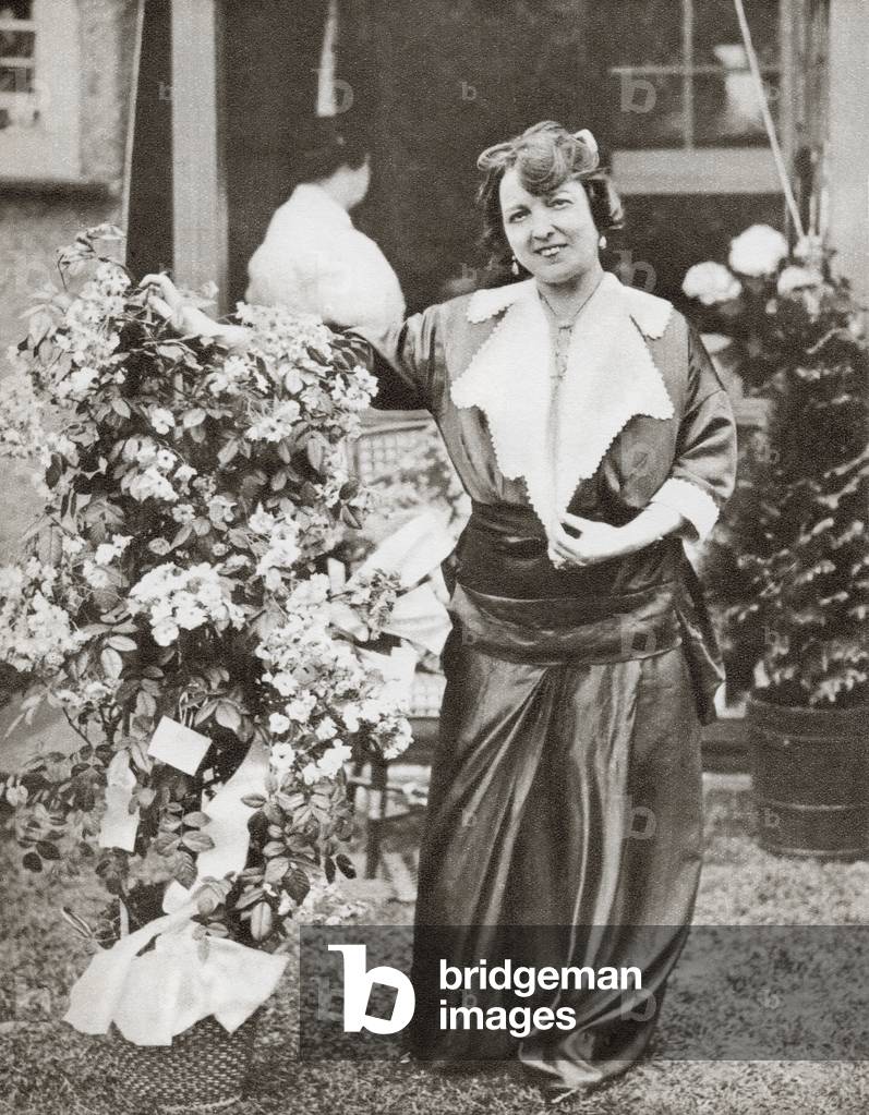Matilda Alice Victoria Wood, 1870   1922.  English music hall singer, best known as Marie Lloyd.  From The Story of 25 Eventful Years in Pictures, published 1935.