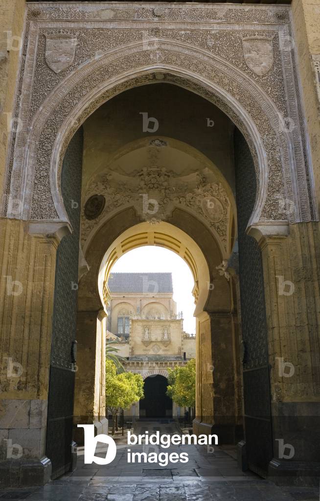 Puerta del Perdon archway to courtyard of La Mezquita The Great Mosque, Cordoba, Spain (photo)