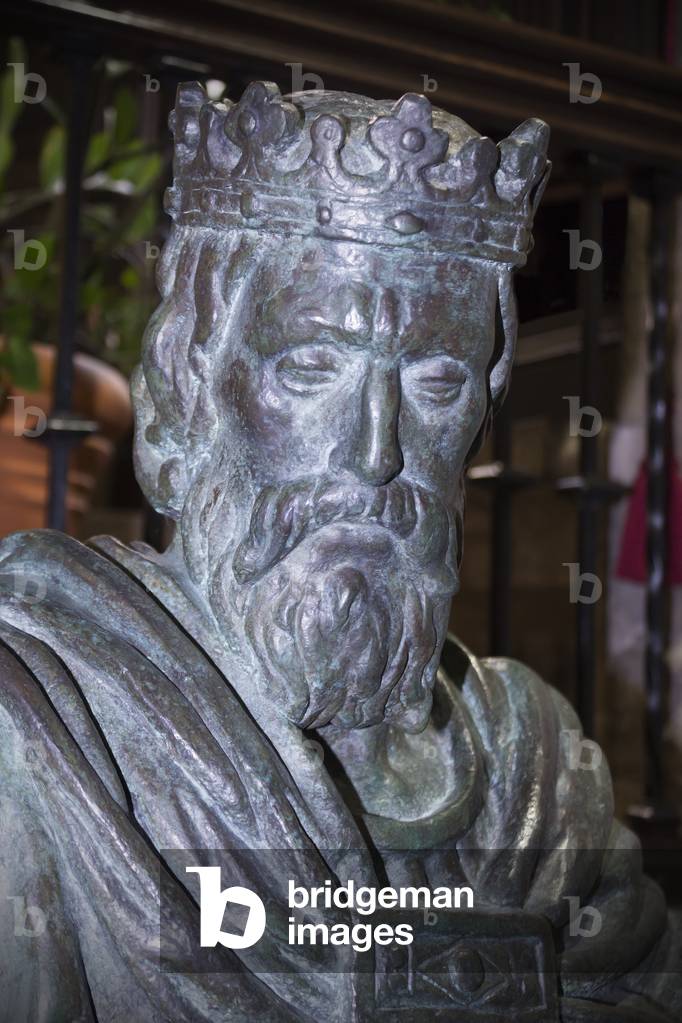 Statue of James I the Conqueror, Valencia, Spain (photo)