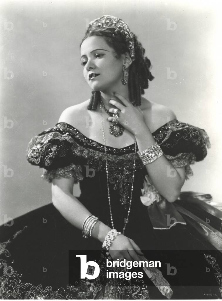 Bidu Sayao as Violetta in Verdi 's La Traviata