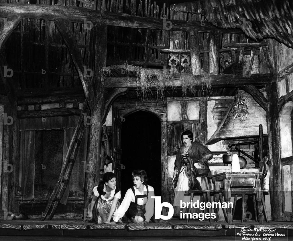 Teresa Stratas, Rosalind Elias ( as Hansel and Gretel ) and Lili Chookasian ( as Gertrude, their mother ) in Hansel and Gretel at Metropolitan Opera, New york, 1967 - 1968