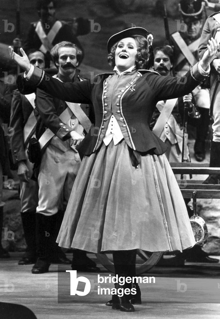 Joan Sutherland in role in Donizetti 's La figlia del reggimento [La Fille du régiment (The Daughter of the Regiment) 7 November 1926 - 11 October, 2010