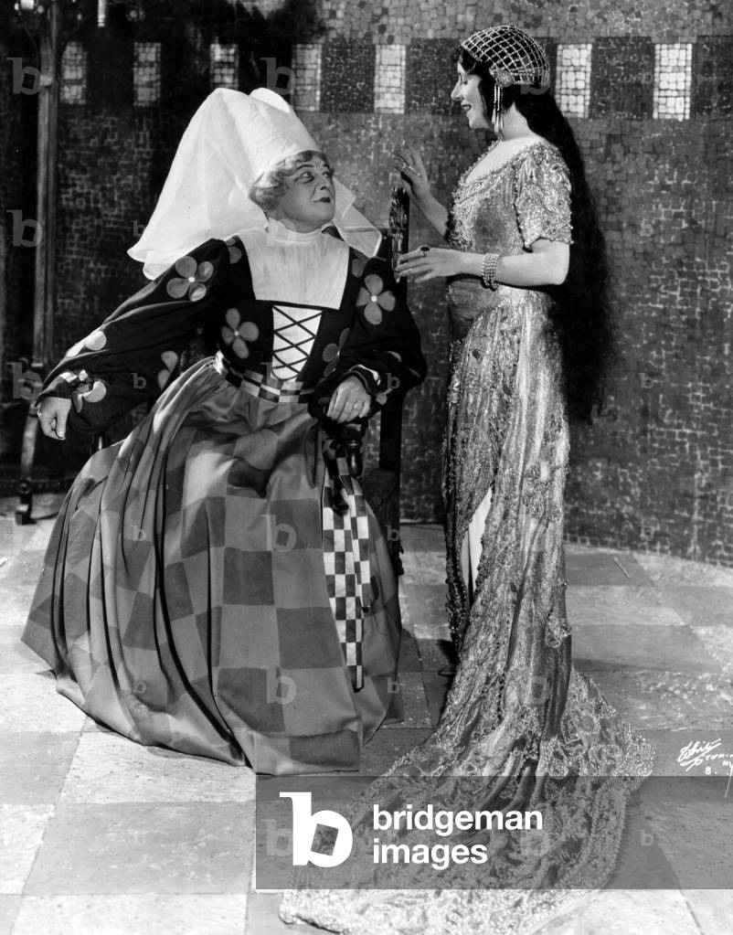 Lucrezia Bori as Juliette and Henrietta Wakefield as Gertrude in ' Romeo et Juliette ' , Metropolitan Opera, New York, c 1920 's