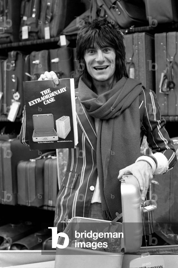 Rod Stewart and The Faces tour of America. Ronnie Wood checks his suitcase April 1975