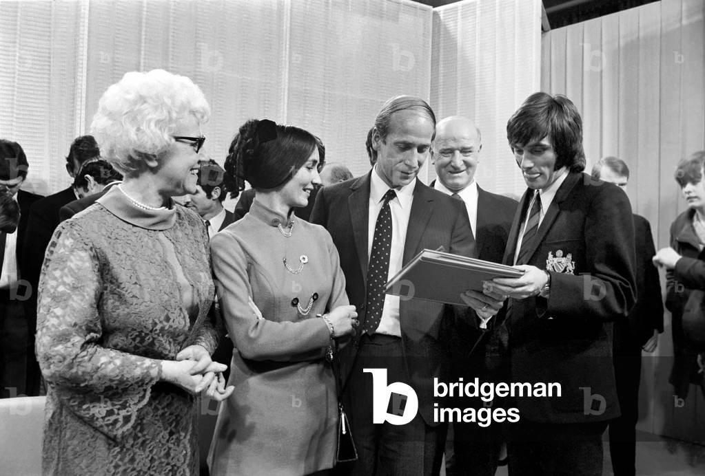 Entertainment Television Sport Football: Bobby Charlton had a surprise of his life when he went to the Sportsman Club to receive the clubs award for 