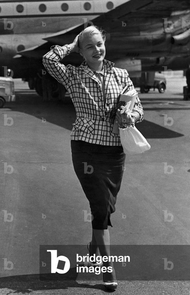 American film actress Barbara Payton arriving in London, 25th July 1952 (b/w photo)