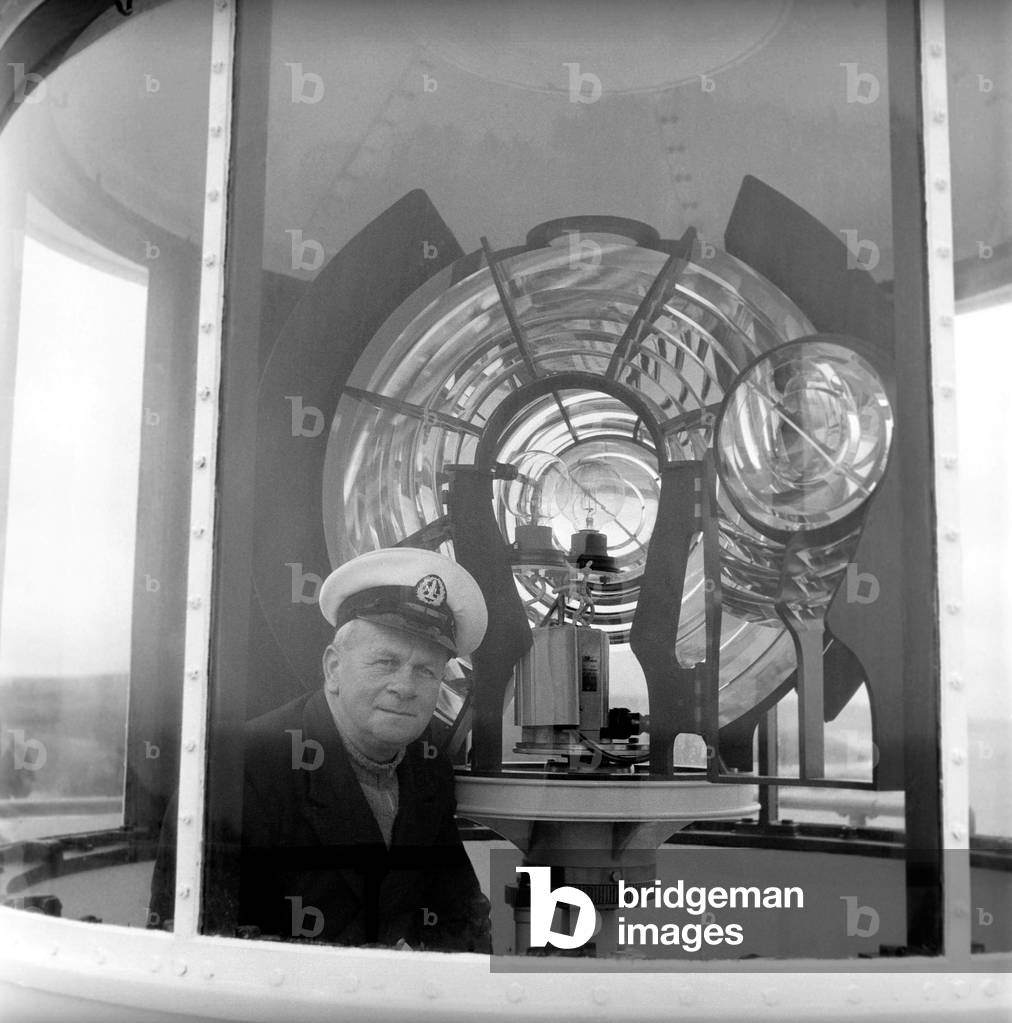 The lighthouse keepers and their families go about their daily duties around The Strathy Point Lighthouse. These include cleaning the lamp, maintaining the foghorn and looking after the garden. 1960