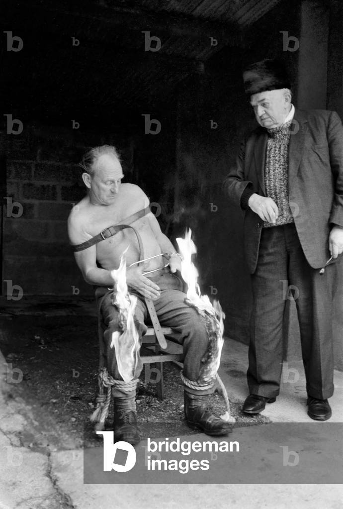 Liar Lair Pants on fire.
Feeling chilly? Here is one chap's solution to the Wintry problem-just set fire to your trousers! But do be careful. You see 
