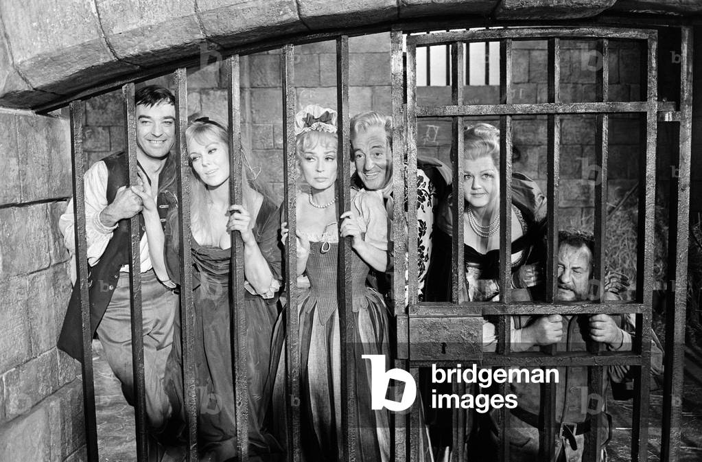Richard Johnson, Kim Novak, Lilli Palmer, Vittorio De Sica and Angela Lansbury on the set of 'The Amorous Adventures of Moll Flanders' filming a scene set in Newgate Prison, at Shepperton Studios. 11th November 1964 (b/w photo)