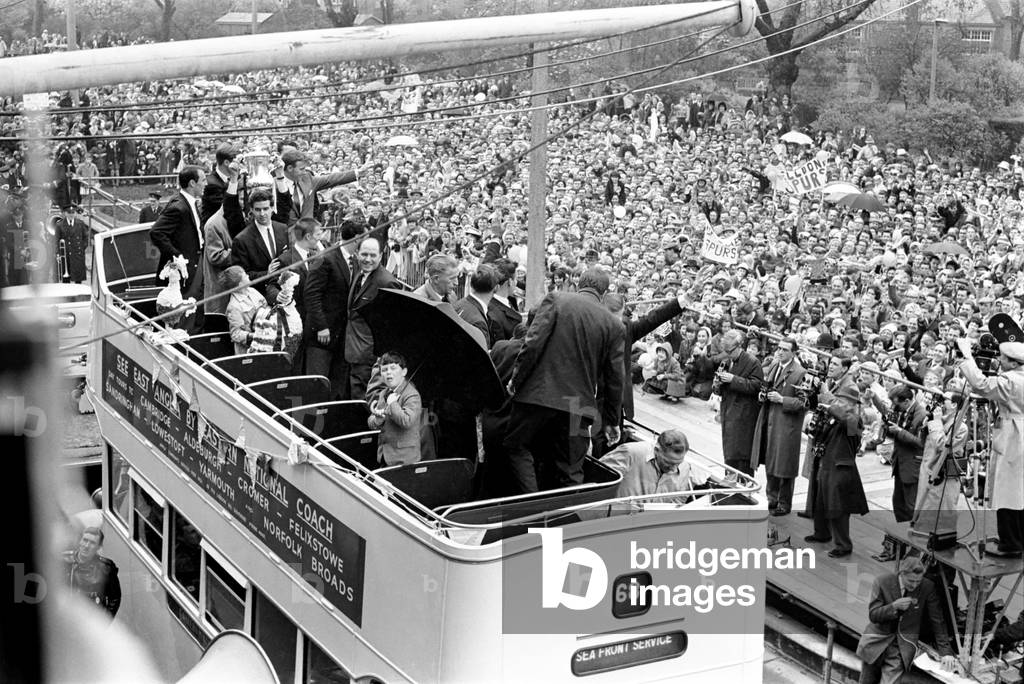 Tottenham Hotspur players parade the FA Cup trophy from the top of an open top double decker bus to thousands of fans gathered in the streets of North London. Spurs defeated Burnley 3-1 in the Final at Wembley. May 1962 1962-963-10 (photo)