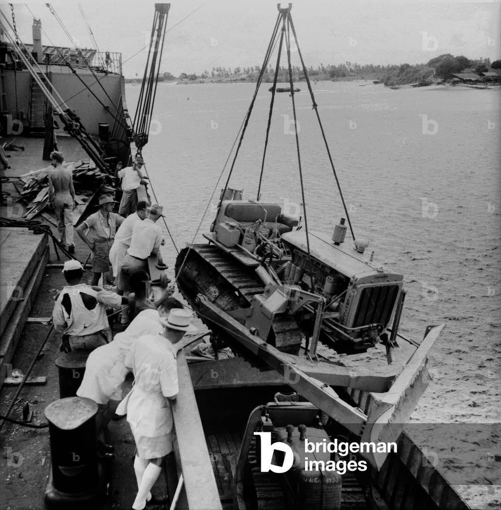 East African Groundnuts Scheme. Loading caterpillar tractors and road drainers, at Dar es Salaam. 015016-005 During the late 1940s the British government tried to create vast plantations in Tanganyika (now known as Tanzania) for growing groundnuts (peanuts).