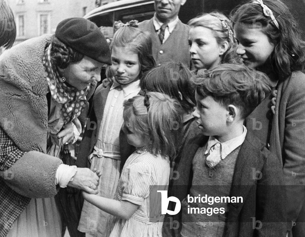Children of Bonwell Road Gang of Holloway London save their coppers for a Party but decided to buy a Victory wreath instead which they placed on the Cenotaph, Whitehall on Saturday. Miss Margaret Burton is seen in photographs taken today with the children as she returned their money for the party. 
October 1945