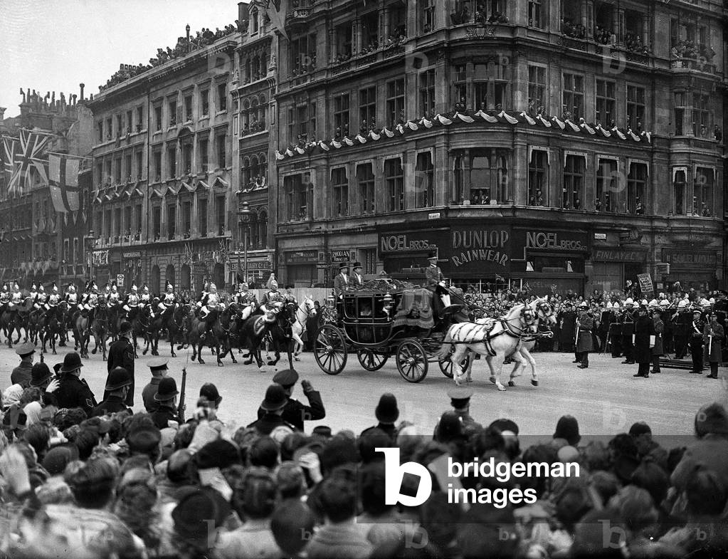 Princess Elizabeth and Prince Philip, Royal Wedding, 20th November 1947 (b/w photo)