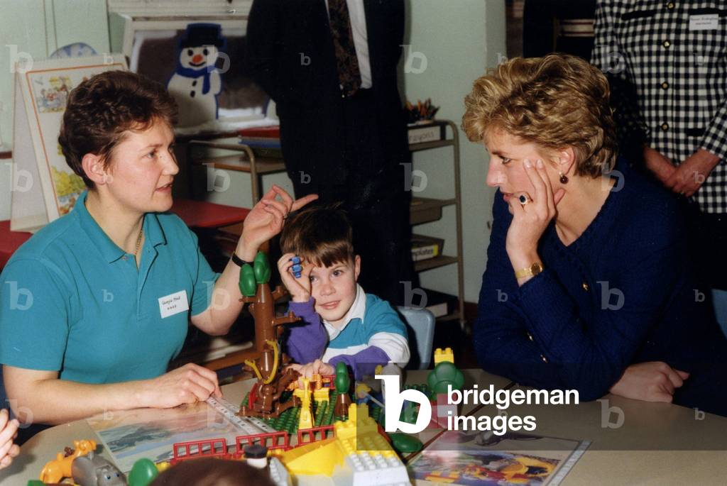 Princess Diana chats to members of the public at Woodlawn School, West Monkseaton. 9th December 1992