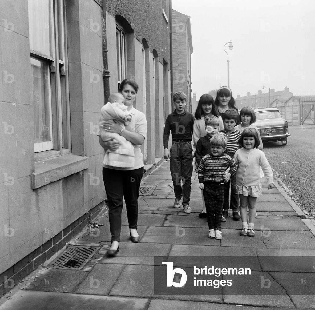 Pamela Spence and family, from Greenway Street, Small Heath, Birmingham, 25th September 1969 (b/w photo)