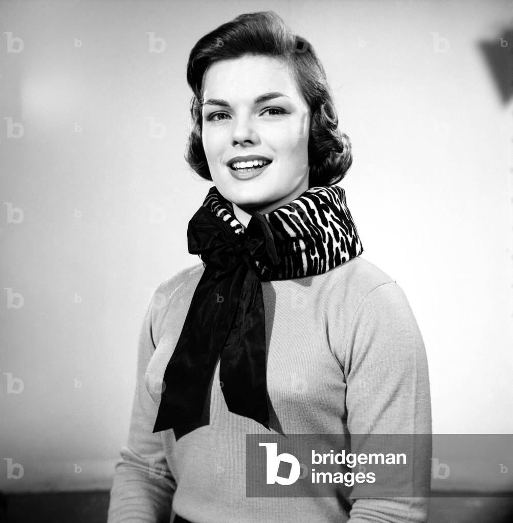 Woman wear a bolster scarf to support the neck. Model: Mary Dixon, 1957 (b/w photo)