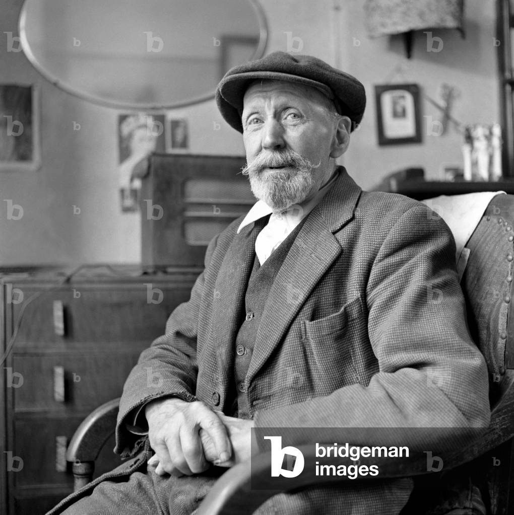 Snappy dressing pensioner. Wally Mill know as the 