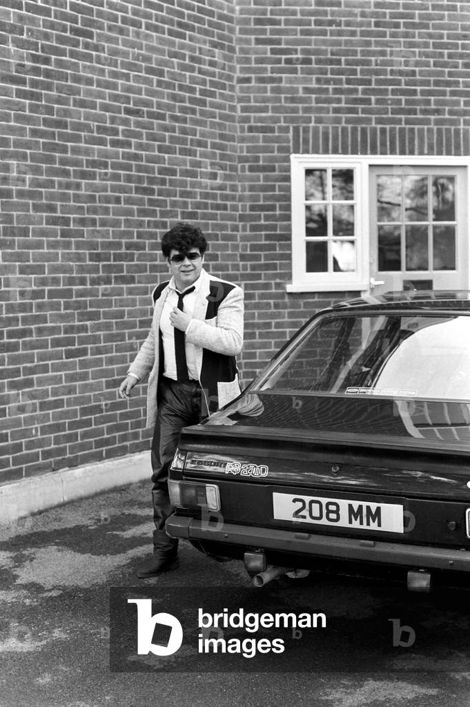 Paul Gadd alias Gary Glitter arrived at Witham Magistrates Court in Essex today (Tuesday) and signed autographs for his 3 fans who turned up, February 1981 (b/w photo)