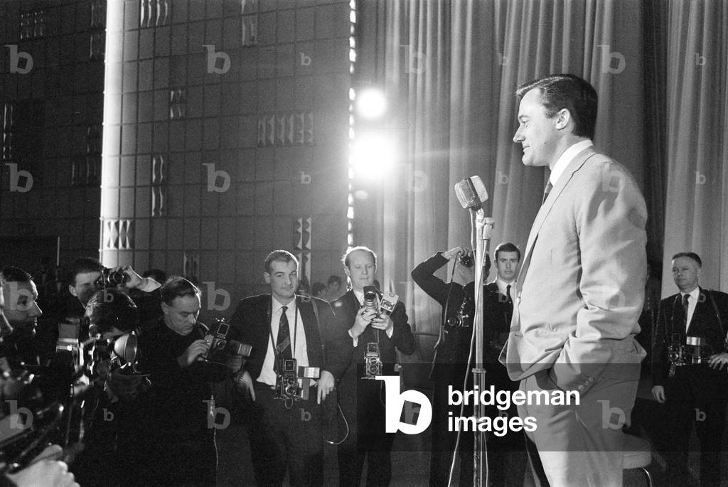 Robert Vaughn, actor who plays the role of secret agent Napoleon Solo in NBC show The Man from U.N.C.L.E., pictured at news press conference, Empire Theatre, Leicester Square, London, 22nd March 1966 (b/w photo)