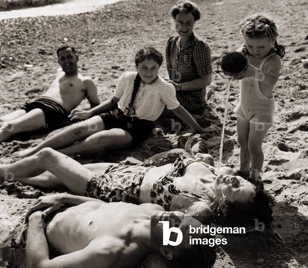 Mr and Mrs G T lock with their daughter Judith Anne on holiday at Sandwich Bay, 31st July 1947 (b/w photo)