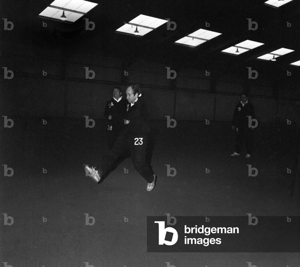 Manchester United players had a tactical talk for nearly an hour before their in-door training at the Cliff,. Wilf McGuiness held the conference and a practice game behind closed doors, as he worked out a plan to defeat Manchester City. Before the work-out he received some advice from his 