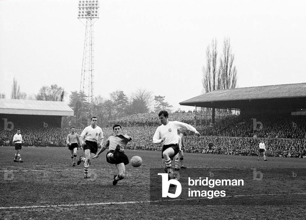 FA Cup Quarter Final match at the Manor Ground. Oxford United 1 v Preston North End 2. Action during the match. 29th February 1964 (photo)