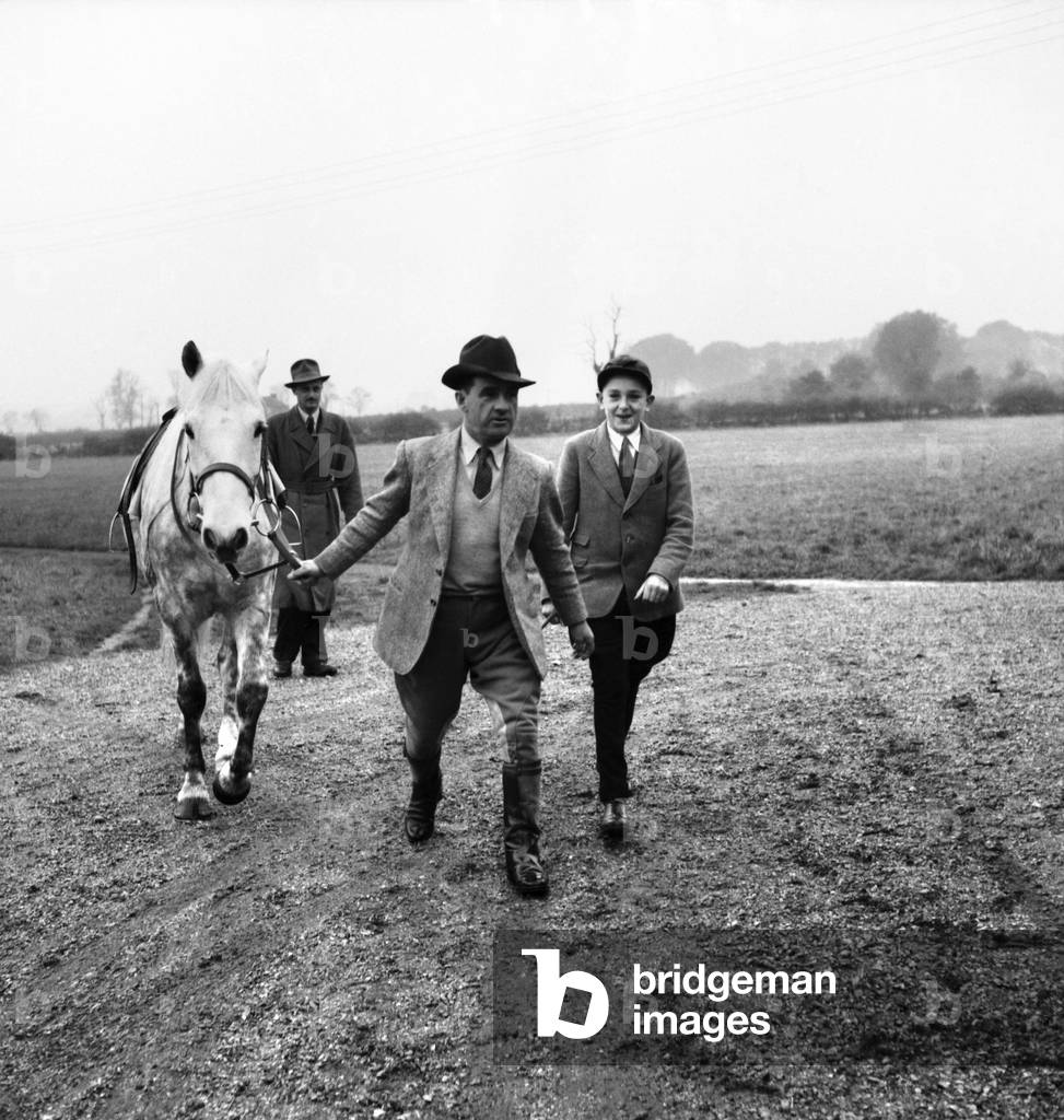 John Miller meets Jockey Sir Gordon Richards: Circa 1947 A147