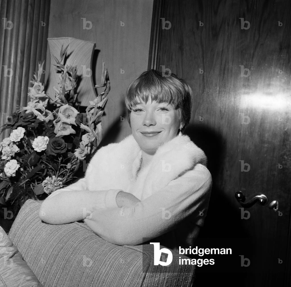 Shirley MacLaine, pictured in her room at Claridge's Hotel in London, 21st August 1960 (b/w photo)
