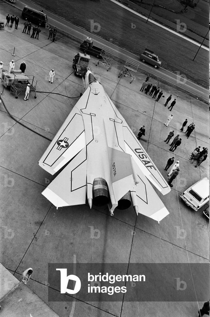 F111 USAAF Swing wing bomber, 25th May 1967 (b/w photo)