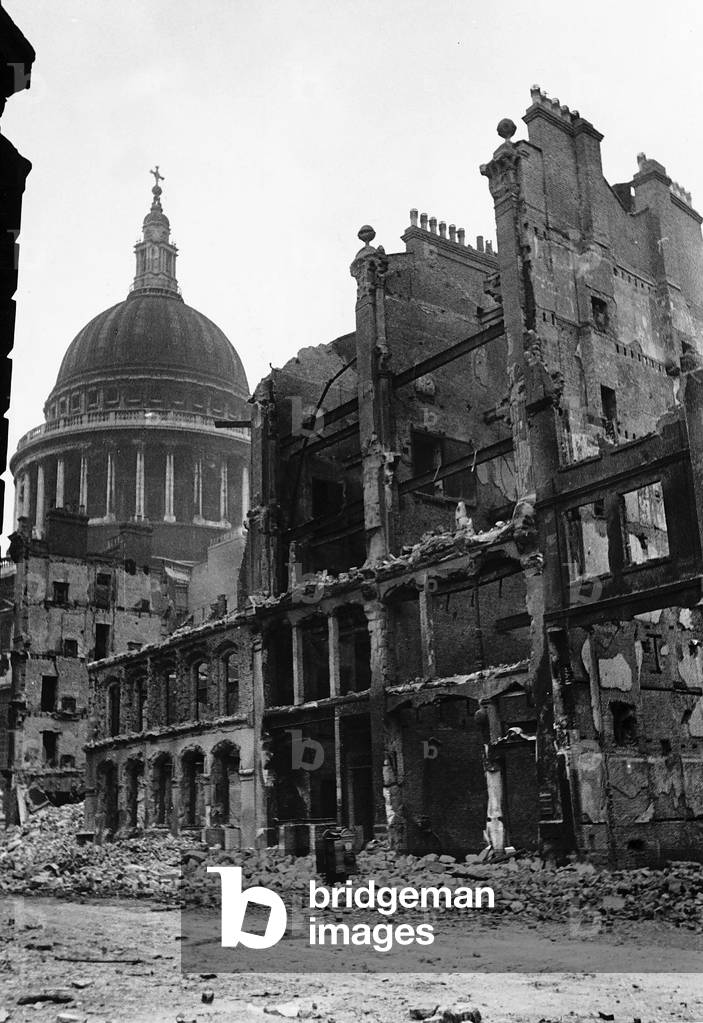 Air Raids on London result in a blitzed out Cannon Street
St Paul's Cathedral is still standing.
1940s