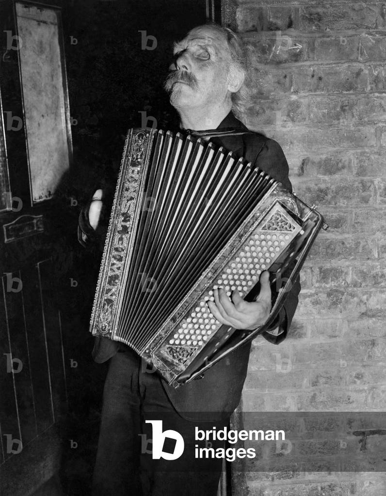 Busker Gus Andrews. Gus was once a famous British actor - he is still a great showman.